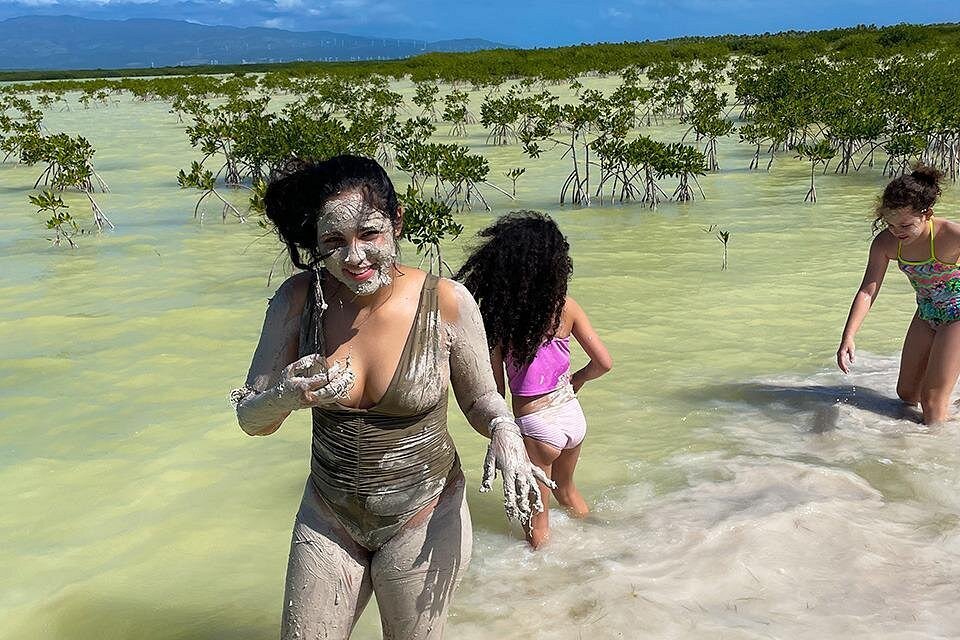 Private Half-Day Mud Bath Tour in La Laguna de Oviedo gallery thumbnail 3